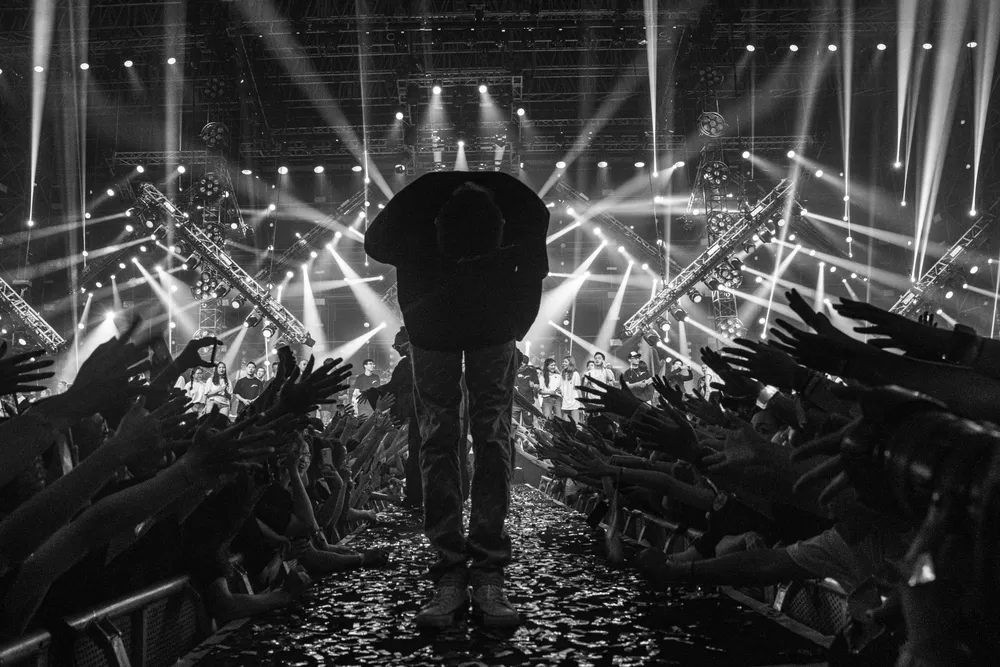 Đen cúi đầu cảm ơn khán giả Đen cúi đầu cảm ơn khán giả