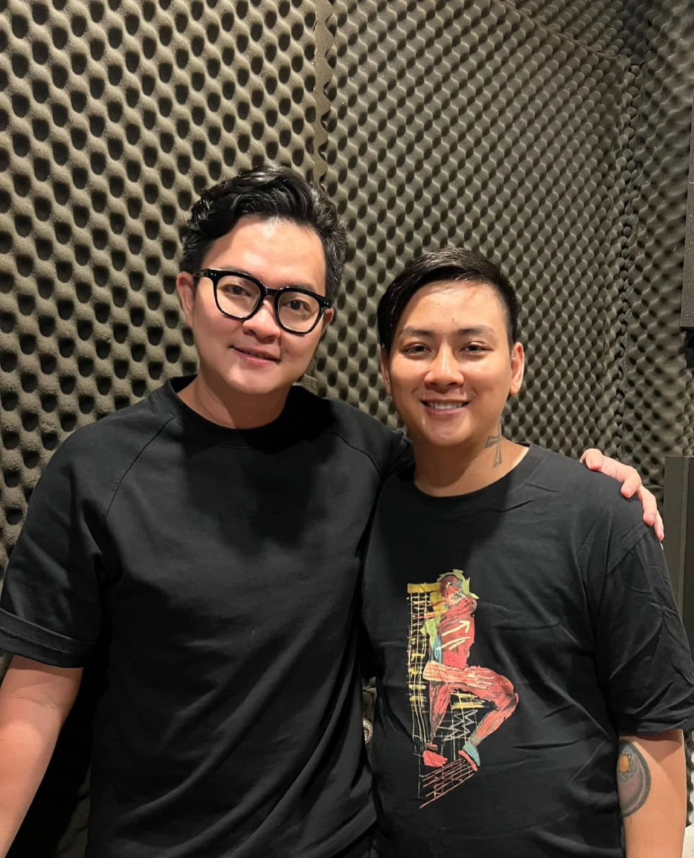 Hoài Lâm và nhạc sĩ Nguyễn Minh Cường. Ảnh: FBNV