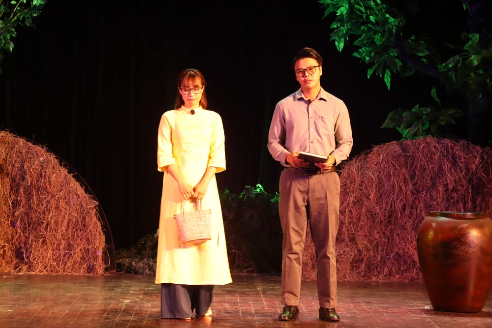 Võ Minh Lâm (Mùi đã lớn) và Tí Sún đã trưởng thành