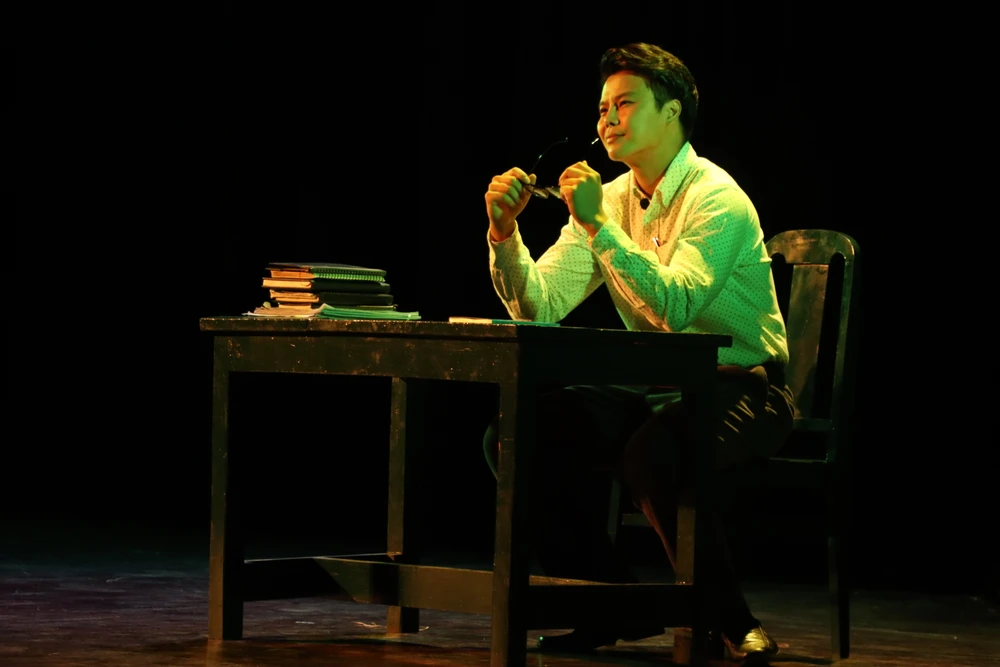 Lần đầu tiên đảm nhận vai chỉ "toàn nói" nhưng Võ Minh Lâm không khiến mọi người thất vọng