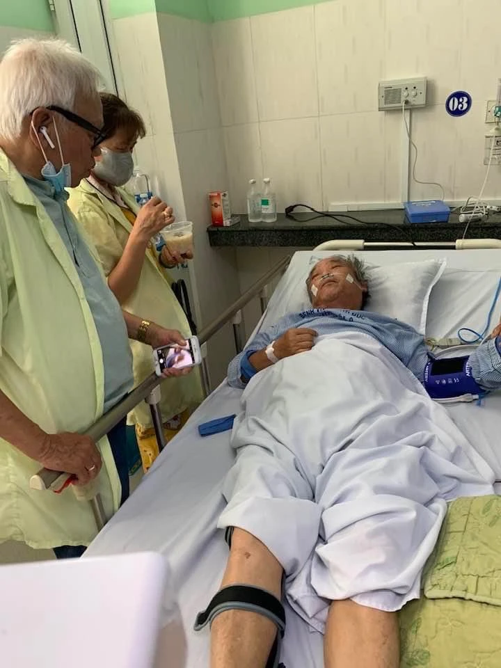 Ông đang được điều trị Nội khoa Bệnh viện Đa khoa Vĩnh Đức (huyện Điện Bàn, Quảng Nam). Ảnh: Facebook Trương Điện Thắng.