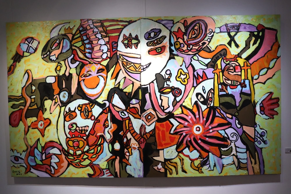 Tác phẩm "Nối những vòng tay". Ảnh: HÀ NGUYỄN