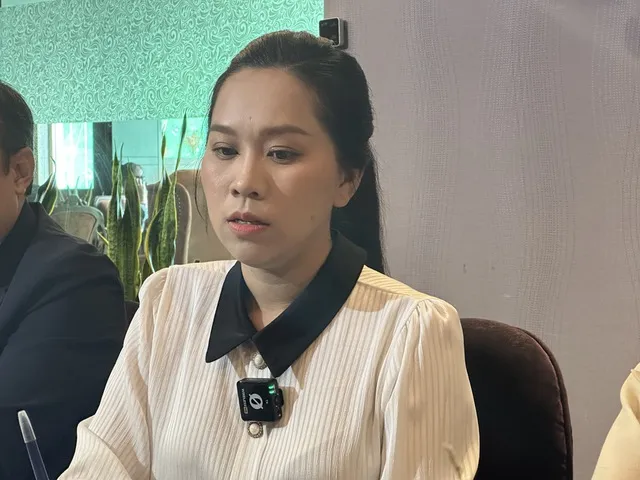 Ca sĩ Hồng Phượng tại buổi gặp mặt truyền thông. Ảnh: L.X