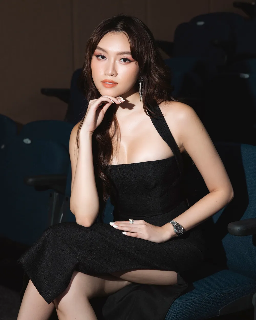 Trên các diễn đàn, fan sắc đẹp cho rằng việc Thanh Thanh Huyền được gọi với danh xưng hoa hậu không chính xác. Bởi cô chỉ là người đẹp Việt được cử tham gia cuộc thi Miss Charm - Hoa hậu Sắc đẹp Quốc tế 2023 và dừng chân ở top 20. Ảnh: FBNV