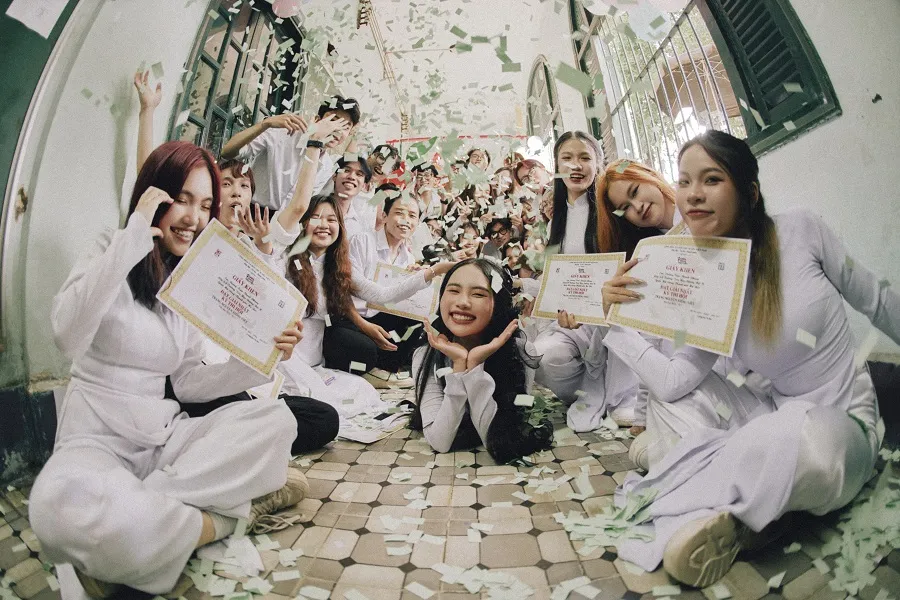 Phương Mỹ Chi trong MV &quot;Đẩy xe bò&quot;