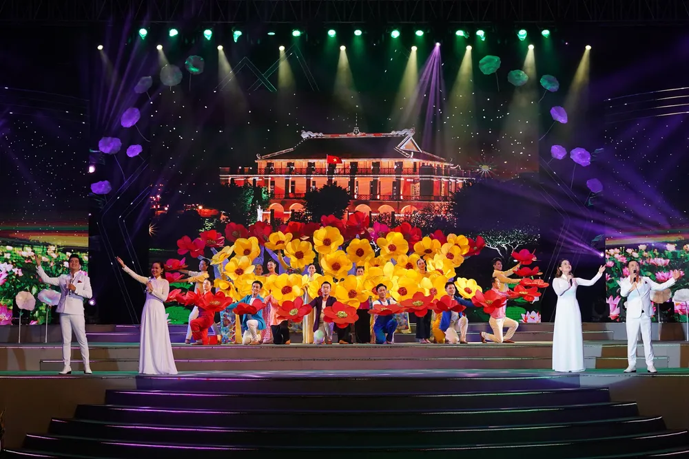 Phạm Trang, Duyên Huyền, Đào Mác, Khánh Ngọc với ca khúc như Tổ quốc tôi chưa đẹp thế bao giờ, Tiếng từ thành phố mang tên Người