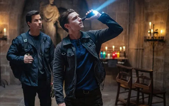 Hình ảnh trong phim &quot;Thợ săn cổ vật&quot;. Bộ phim từng bị cấm chiếu tại Việt Nam vì có hình ảnh &quot;đường lưỡi bò&quot; vào năm 2022