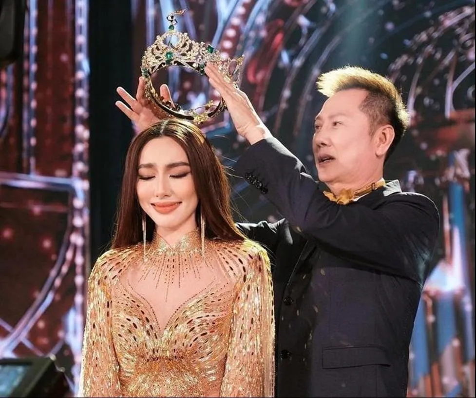 Nhiều ý kiến cho rằng, việc Miss Grand International quy định thời gian Hoa hậu gỡ bỏ danh hiệu sau sự việc Hoa hậu Thùy Tiên gỡ bỏ danh hiệu Miss Grand International khỏi trang cá nhân Nhiều ý kiến cho rằng, việc Miss Grand International quy định thời gian Hoa hậu gỡ bỏ danh hiệu sau sự việc Hoa hậu Thùy Tiên gỡ bỏ danh hiệu Miss Grand International khỏi trang cá nhân