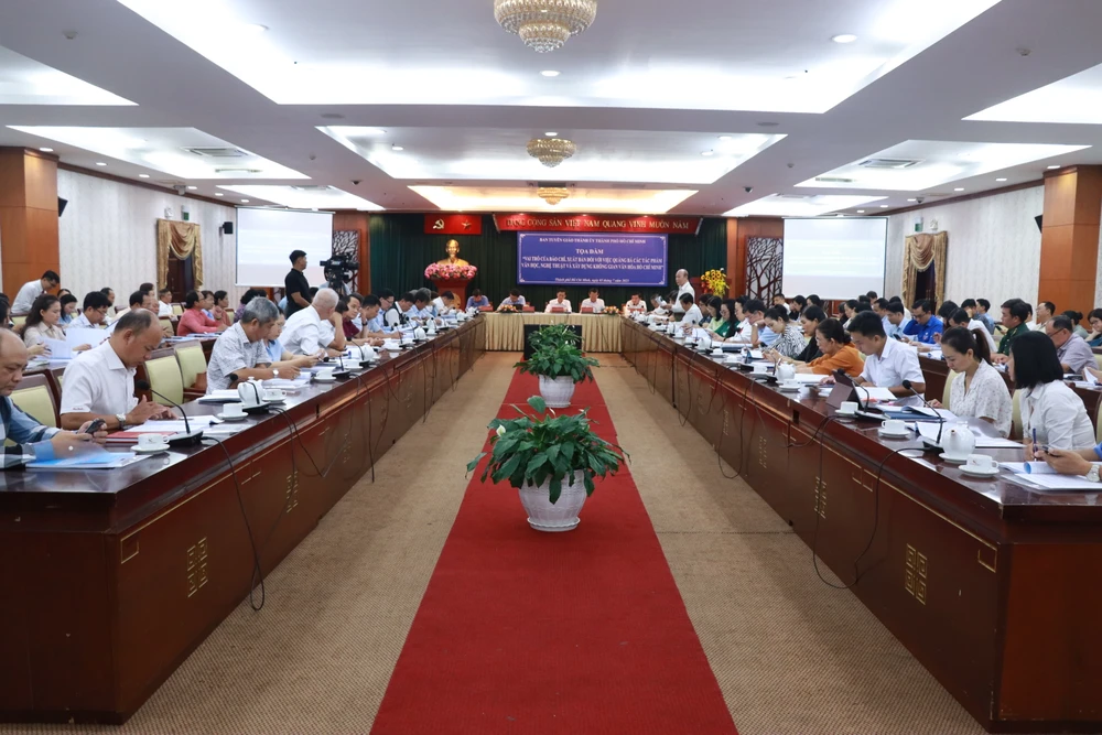 Toàn cảnh buổi tọa đàm. Ảnh: VĂN HÀ