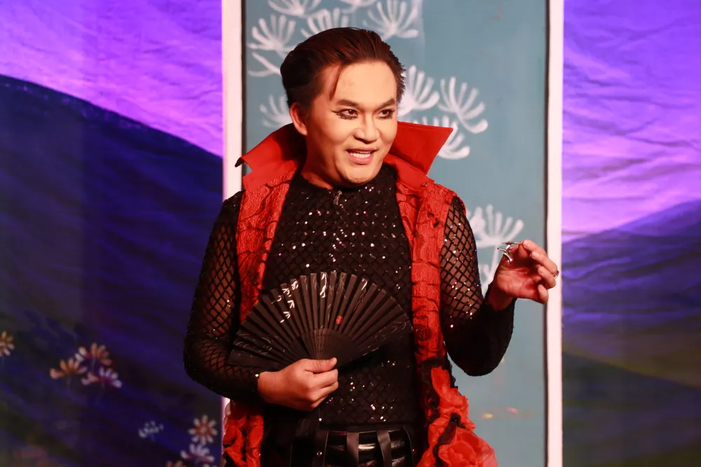 Đại Nghĩa vào vai nhà thiết kế thời trang dị biệt, vai diễn mới hoàn toàn so với bảy năm trước. Ảnh: VĂN HÀ