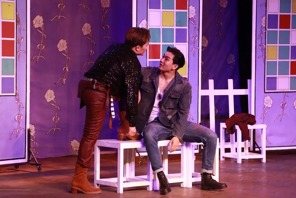 Đại Nghĩa và Trương Hạ trong một phân cảnh.