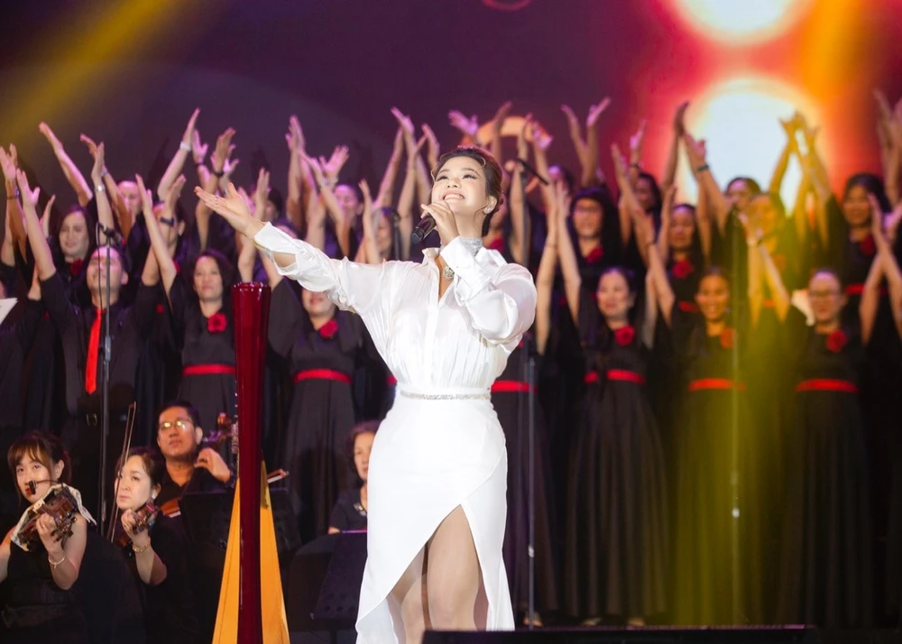 Bên cạnh gia đình, Phương Vy cũng hài lòng với sự nghiệp. Ảnh: FBNV