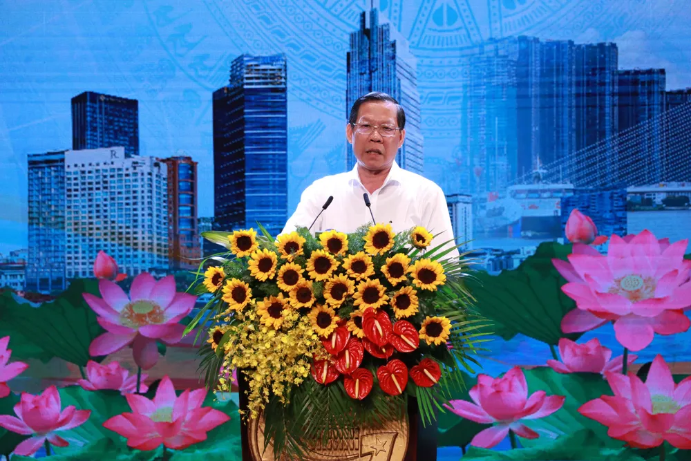 Ông Phan Văn Mãi, Phó Bí thư thường trực, Chủ tịch TP.HCM phát biểu tại chương trình. Ông Phan Văn Mãi, Phó Bí thư thường trực, Chủ tịch TP.HCM phát biểu tại chương trình.