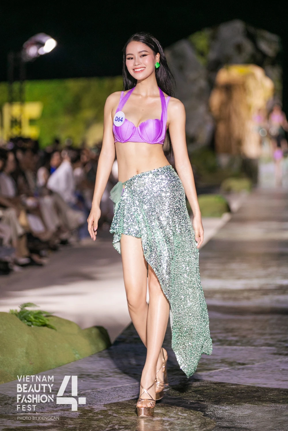 Đào Thị Hiền được đánh giá cao vẻ đẹp hình thể cũng như kỹ năng catwalk.