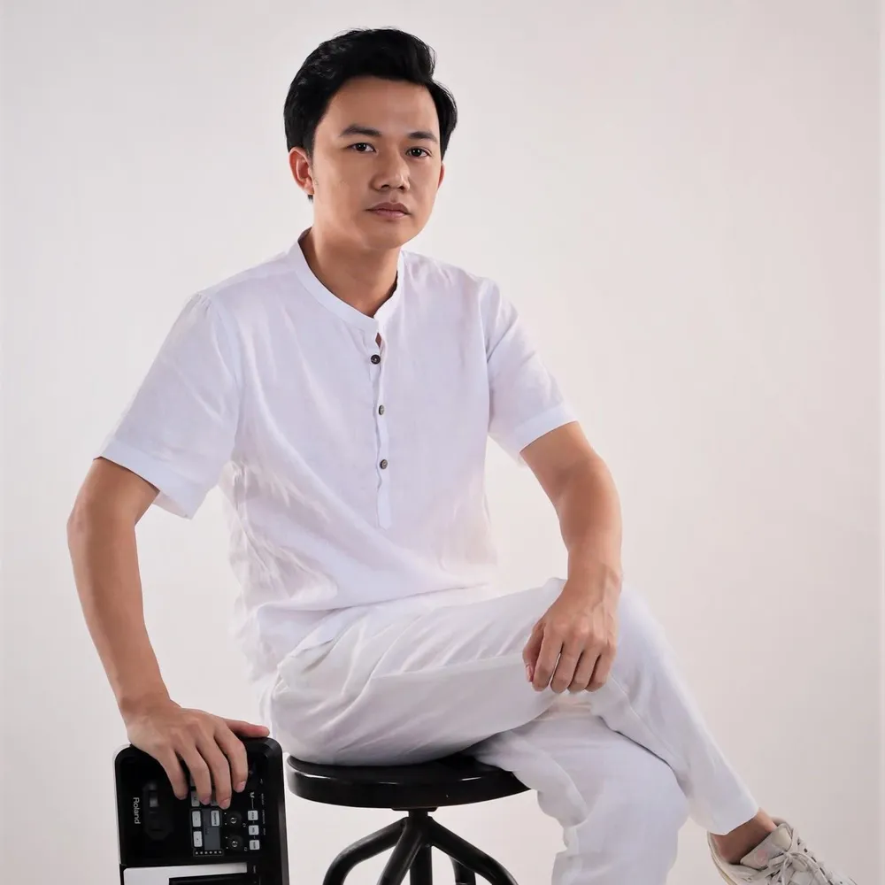 Nguyễn Bá Hùng quyết tâm theo đuổi, vẫn viết về đề tài người bộ đội Cụ Hồ dù nhiều khó khăn. Ảnh: FBNV