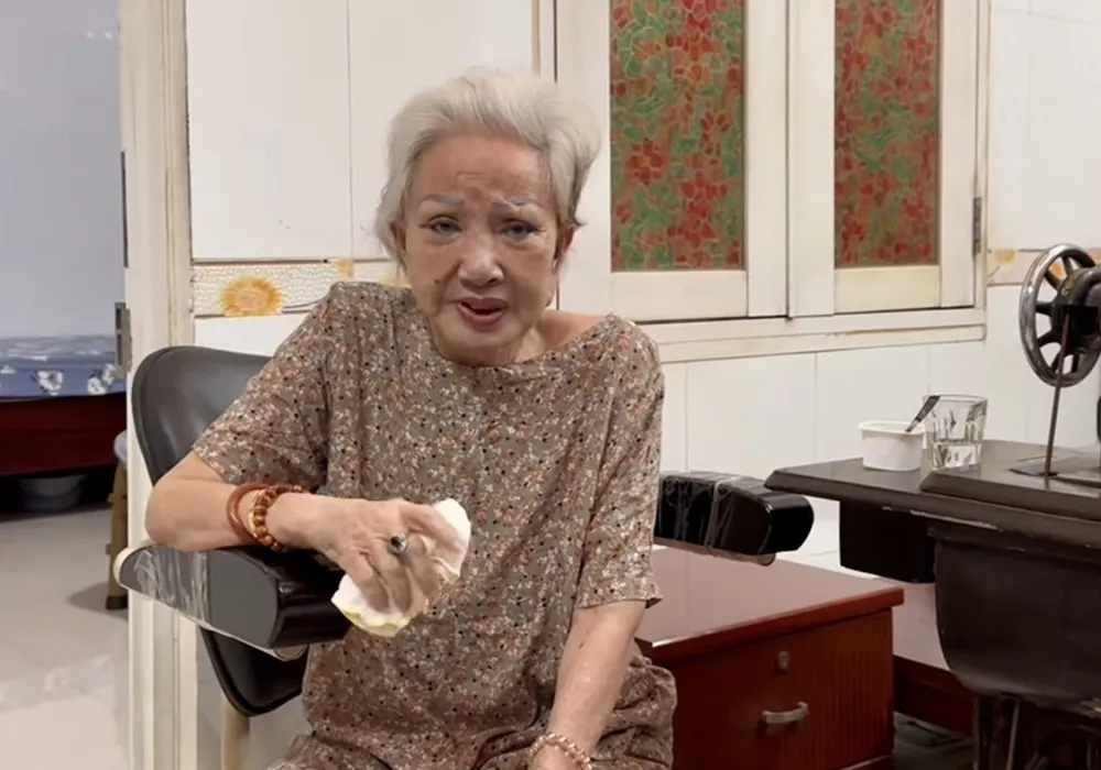 Nghệ sĩ Hồng Nga sức khoẻ ngày càng suy yếu, bị lẫn nặng. Ảnh: Chụp màn hình Nghệ sĩ Hồng Nga sức khoẻ ngày càng suy yếu, bị lẫn nặng. Ảnh: Chụp màn hình