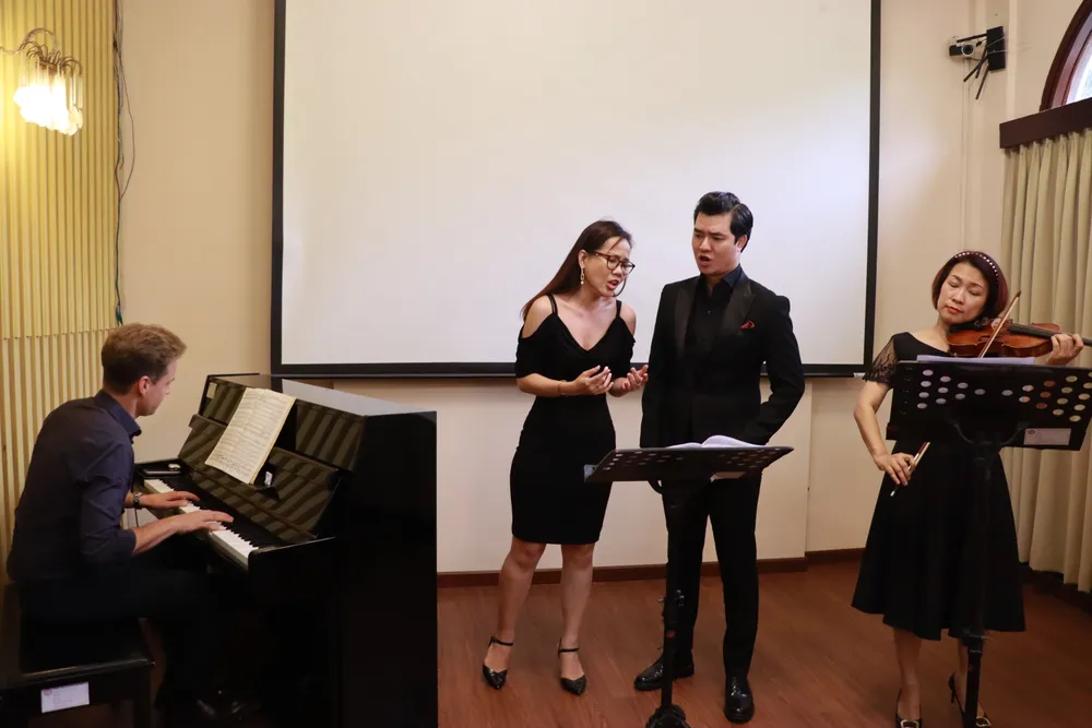 Các nghệ sĩ, nhạc sĩ tham gia vở nhạc kịch biểu diễn tại buổi họp báo Các nghệ sĩ, nhạc sĩ tham gia vở nhạc kịch biểu diễn tại buổi họp báo