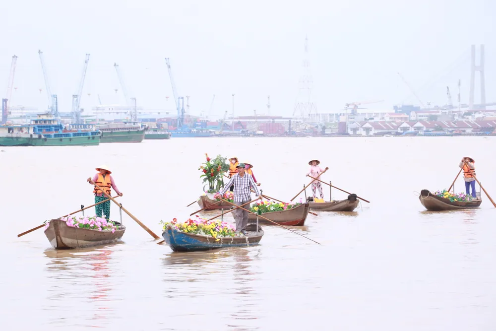 Các diễn viên trở lại tập luyện