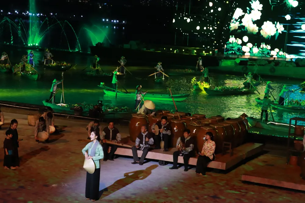 Từng câu hò, điệu lý cùng hình ảnh quen thuộc khiến người xem nao lòng