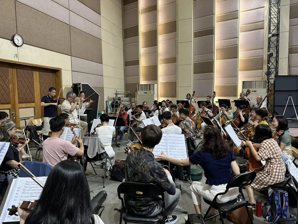 Đây là dự án đánh dấu sự kết hợp giữa HBSO, NSƯT Bùi Công Duy và dàn nghệ sĩ quốc tế.