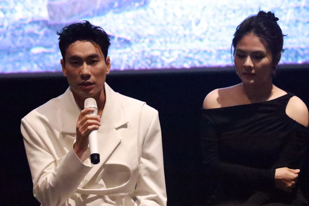 Kiều Minh Tuấn chia sẻ tại buổi gặp gỡ báo chí. Ảnh: VĂN HÀ