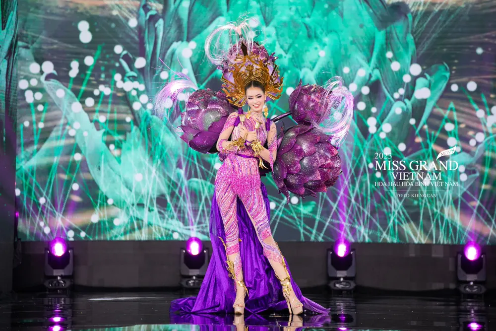 Bùi Khánh Linh bừng sáng trong trang phục dân tộc mang tên &quot;Vũ khúc Atiso&quot;