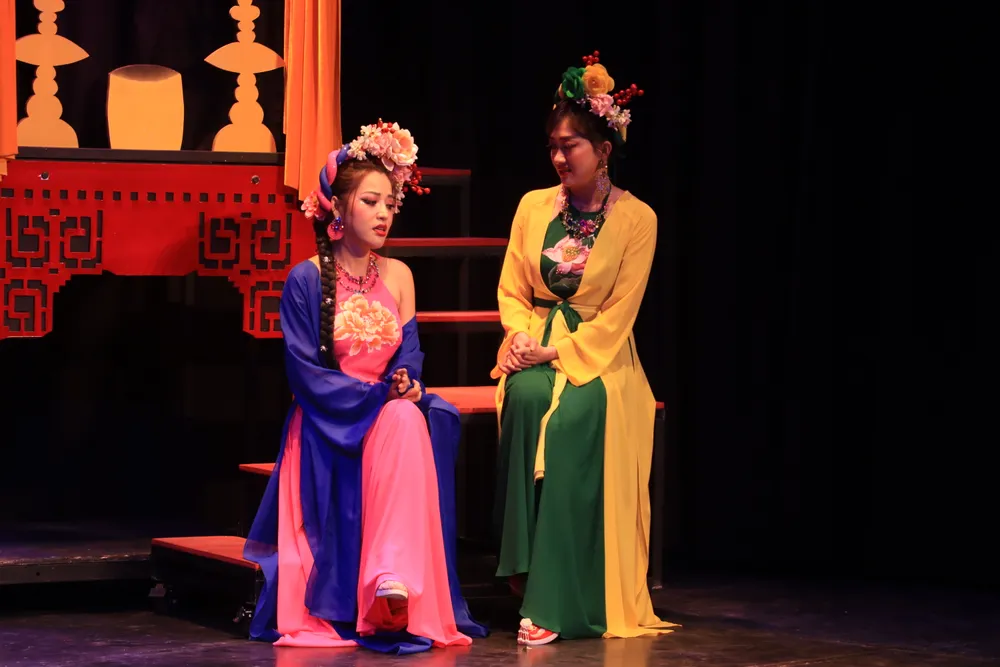 Puka và Phương Lan trong Ngày hội cái bang.