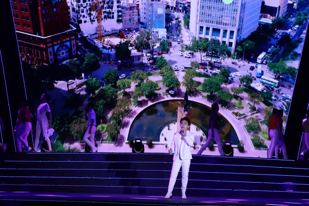 Trung Quang thể hiện Người từ phương xa về