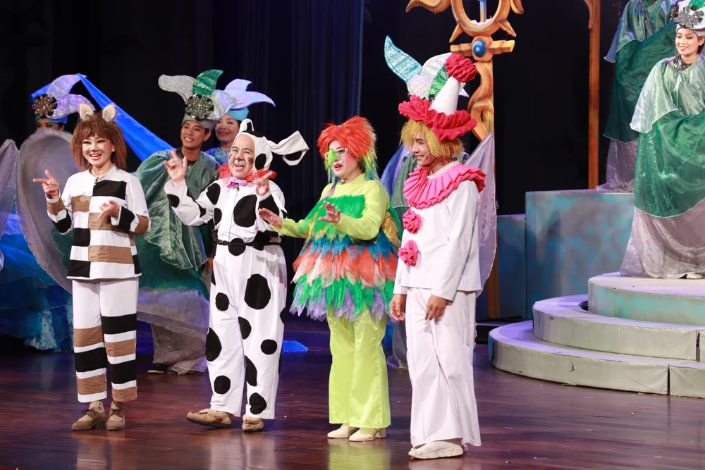 Nhóm Líu Lo mở màn cho chương trình Ngày xửa ngày xưa