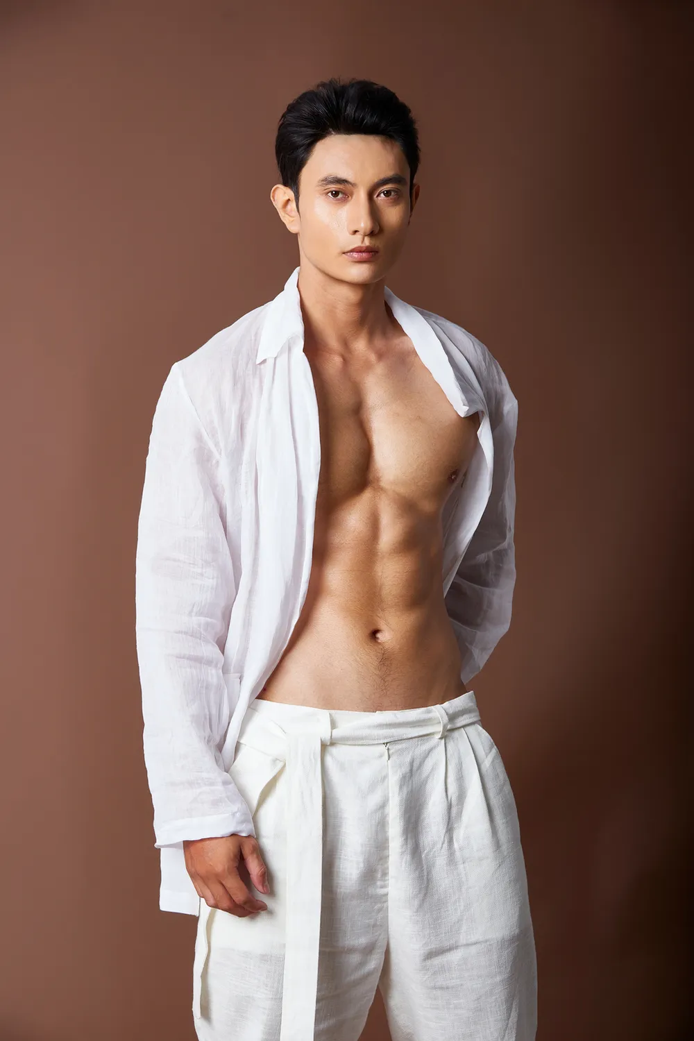 Với gương mặt góc cạnh nam tính, tỉ lệ hình thể chuẩn mực cao 1,88m, với số đo 3 vòng: 105 -79-105 cm, Phạm Minh Quyền là đại diện sáng giá mà Việt Nam cử đi năm nay. Với gương mặt góc cạnh nam tính, tỉ lệ hình thể chuẩn mực cao 1,88m, với số đo 3 vòng: 105 -79-105 cm, Phạm Minh Quyền là đại diện sáng giá mà Việt Nam cử đi năm nay.