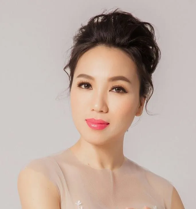 Thạc sĩ, biên đạo múa Nguyễn Thị Tuyết Minh, tác giả kịch bản kiêm tổng đạo diễn. Nhiều kịch tính và nhiều yếu tố văn hóa Việt Nam sẽ được sử dụng một cách thú vị trong vở diễn lần này. Thạc sĩ, biên đạo múa Nguyễn Thị Tuyết Minh, tác giả kịch bản kiêm tổng đạo diễn. Nhiều kịch tính và nhiều yếu tố văn hóa Việt Nam sẽ được sử dụng một cách thú vị trong vở diễn lần này.