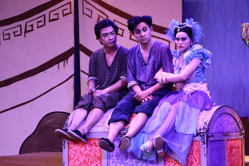 Từ trái sang: Ali (Quốc Thịnh), Khalip (Đình Toàn) và Ngư nữ (Cẩm Hồ)