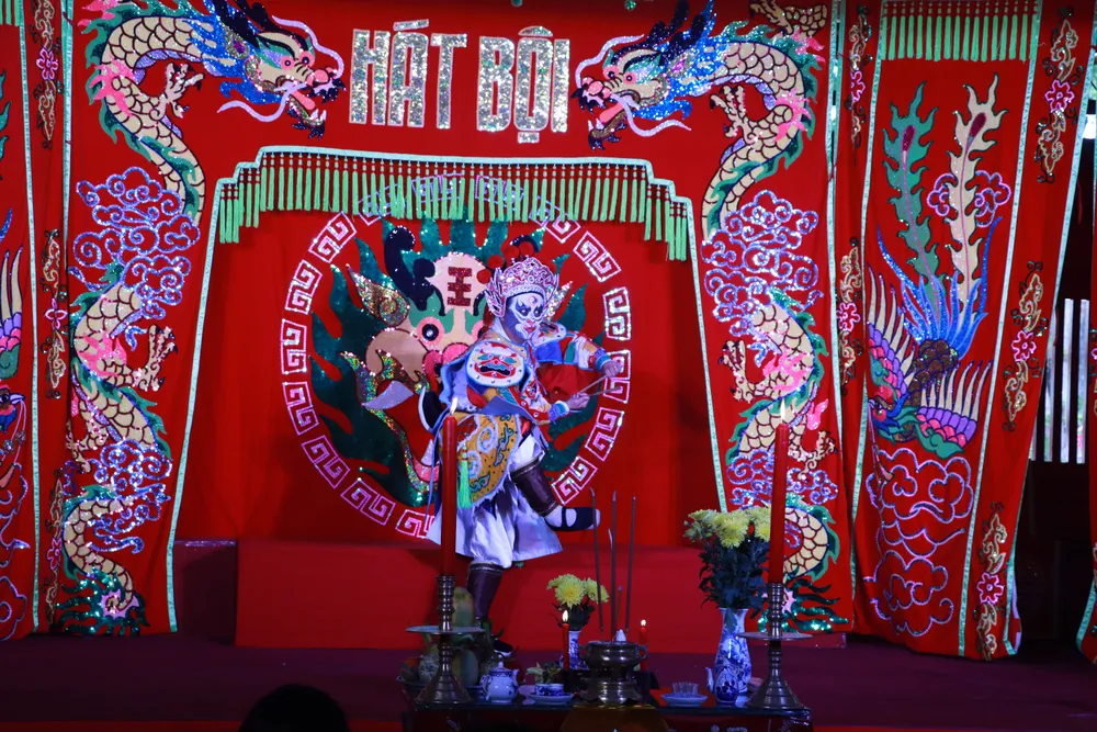 Hát bội diễn ra trong lễ giỗ le-gio-le-van-duyet 1.JPG