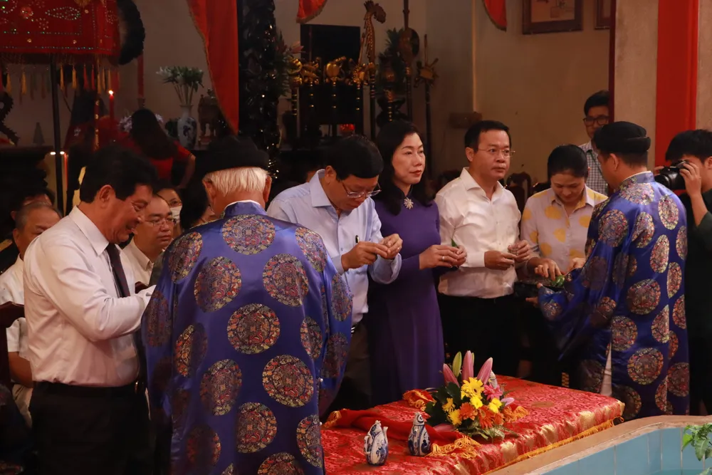 Nghi thức mời trầu rượu, tặng lộc le-gio-le-van-duyet.JPG
