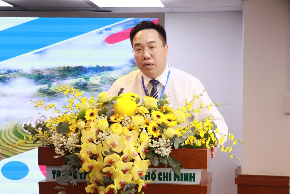 Ông Nguyễn Nguyên, Cục trưởng Cục Xuất bản Việt Nam phát biểu tại hội nghị nguyen-nguyen.JPG