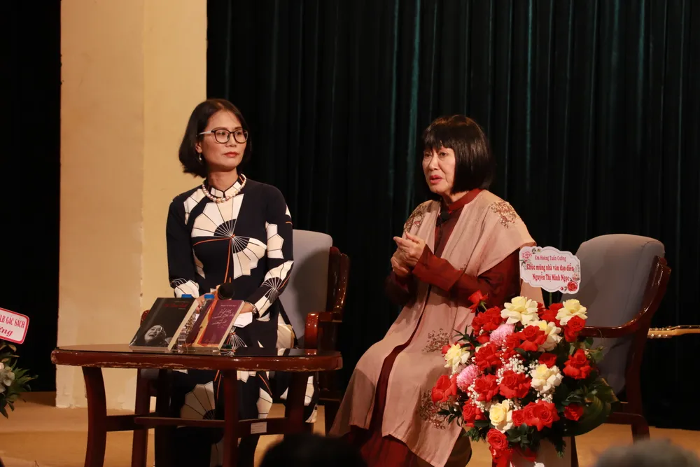 Tác giả Minh Ngọc tại buổi giao lưu ra mắt sách nguyen-thi-minh-ngoc.JPG