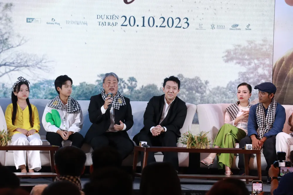 Đạo diễn Nguyễn Quang Dũng chia sẻ tại buổi giới thiệu. Ảnh: VĂN HÀ nguyen-quang-dung (2).JPG