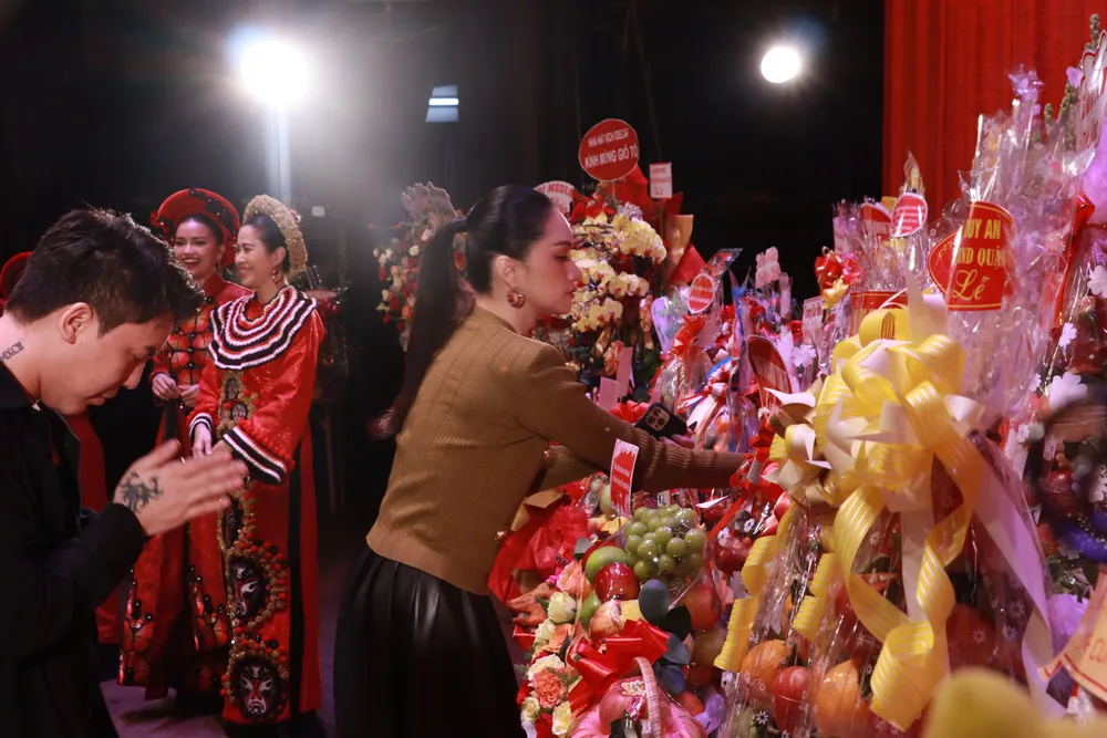 gio-to-san-khau2 (2).JPG