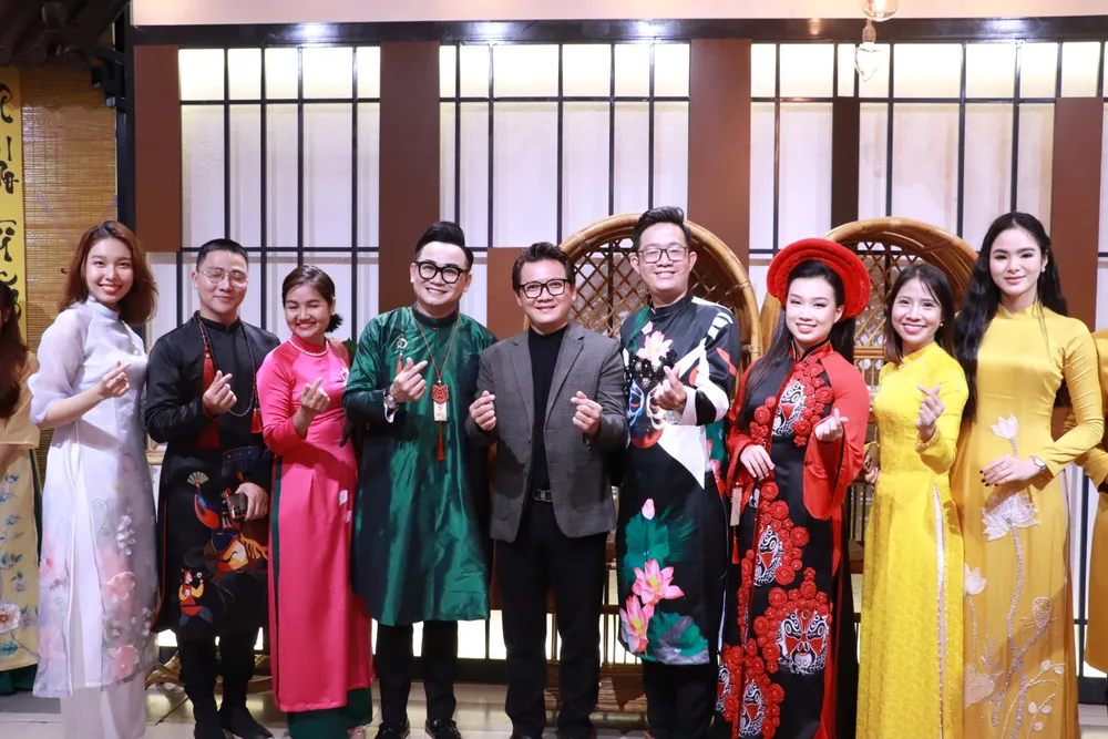 MC Phước Lập chung vui cùng anh chị em ngày giỗ Tổ gio-to-san-khau2.JPG