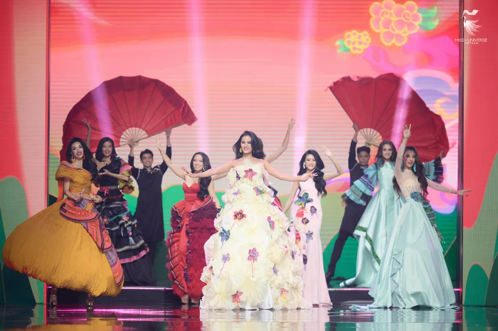 Các thí sinh trong trang phục dân tộc miss-universe-vietnam2023.jpg