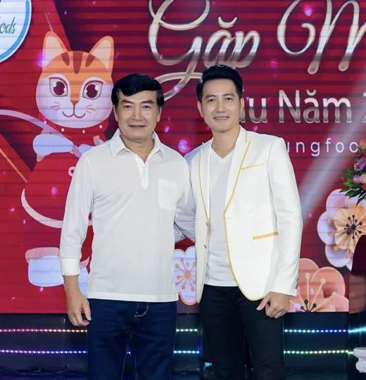 Ngay khi hay tin nghệ sĩ Bảo Anh ra đi, ca sĩ Nguyễn Phi Hùng đã đăng tải hình ảnh cùng cố nghệ sĩ và lời tiễn biệt: “ Em vẫn luôn nhớ đến nụ cười thân thương của anh. Anh ra đi bình an nơi ấy nhé”. nghe-si-bao-anh5.jpg