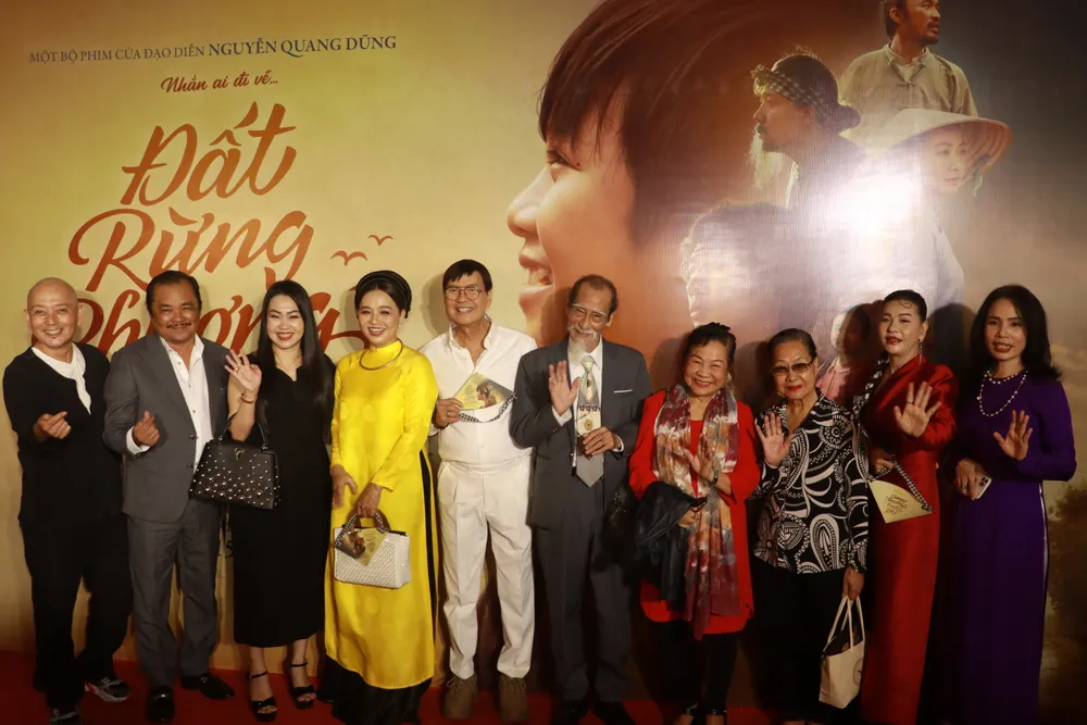 Dàn diễn viên của phim Đất phương Nam (bản truyền hình). dat-rung-phuong-nam2.JPG