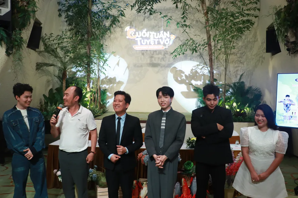 Dàn cast chính trong chương trình "Cuối tuần tuyệt vời" cuoi-tuan-tuyet-voi.JPG