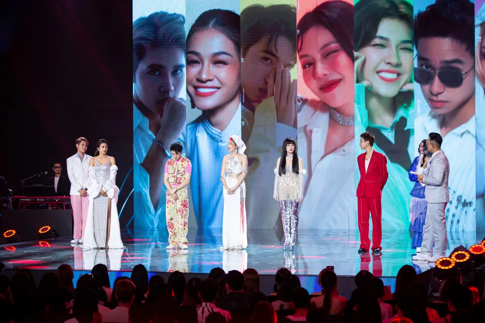 Top 7 thí sinh đợi kết quả. viet-nam-idol.jpg