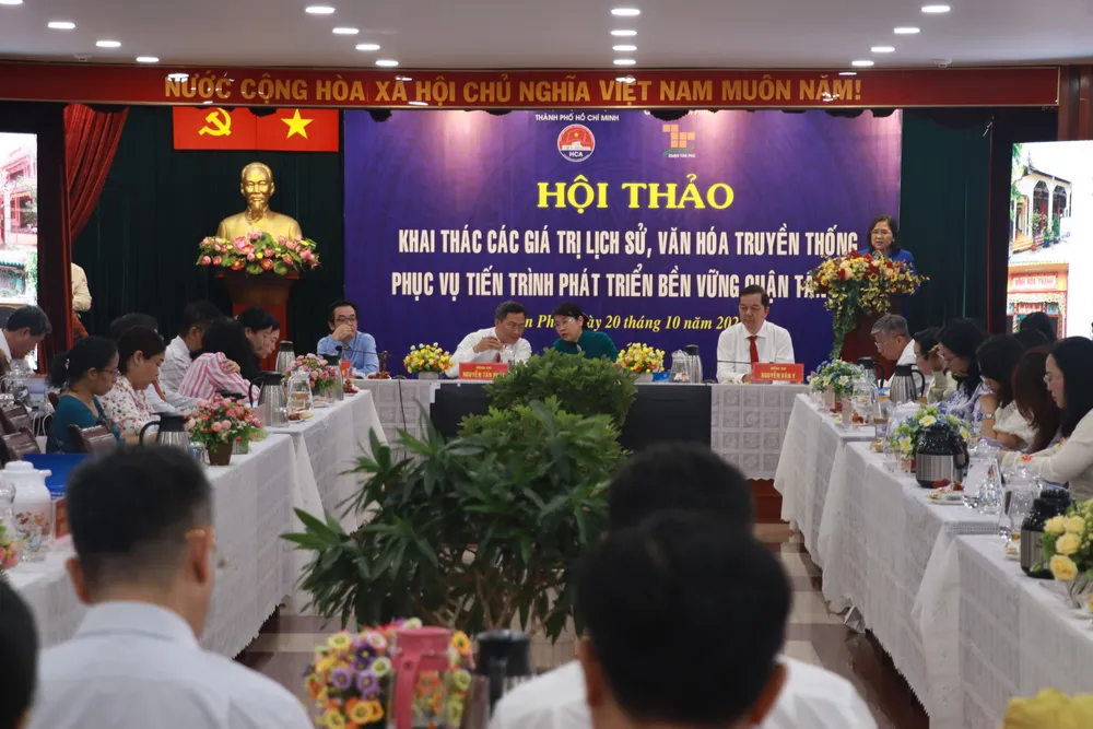 Toàn cảnh buổi hội thảo. Ảnh: VĂN HÀ hoi-thao-tan-phu.JPG