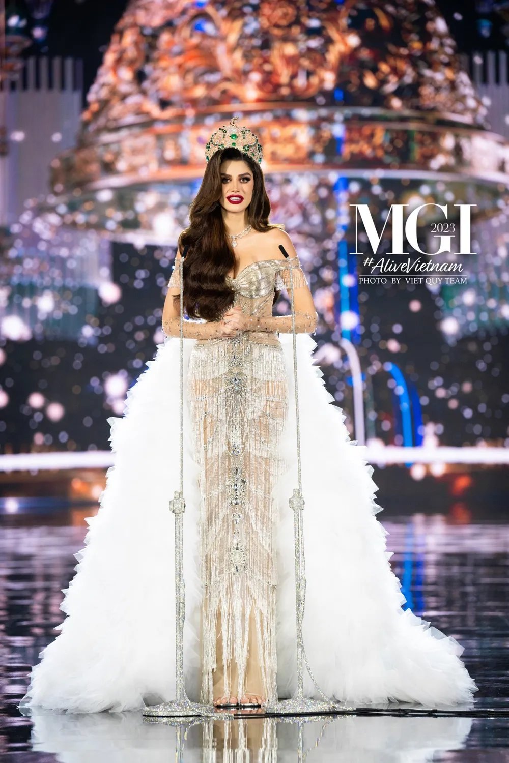 Miss Grand International 2022 Isabella Menin trong phần Final Walk miss-grand-international7.jpg