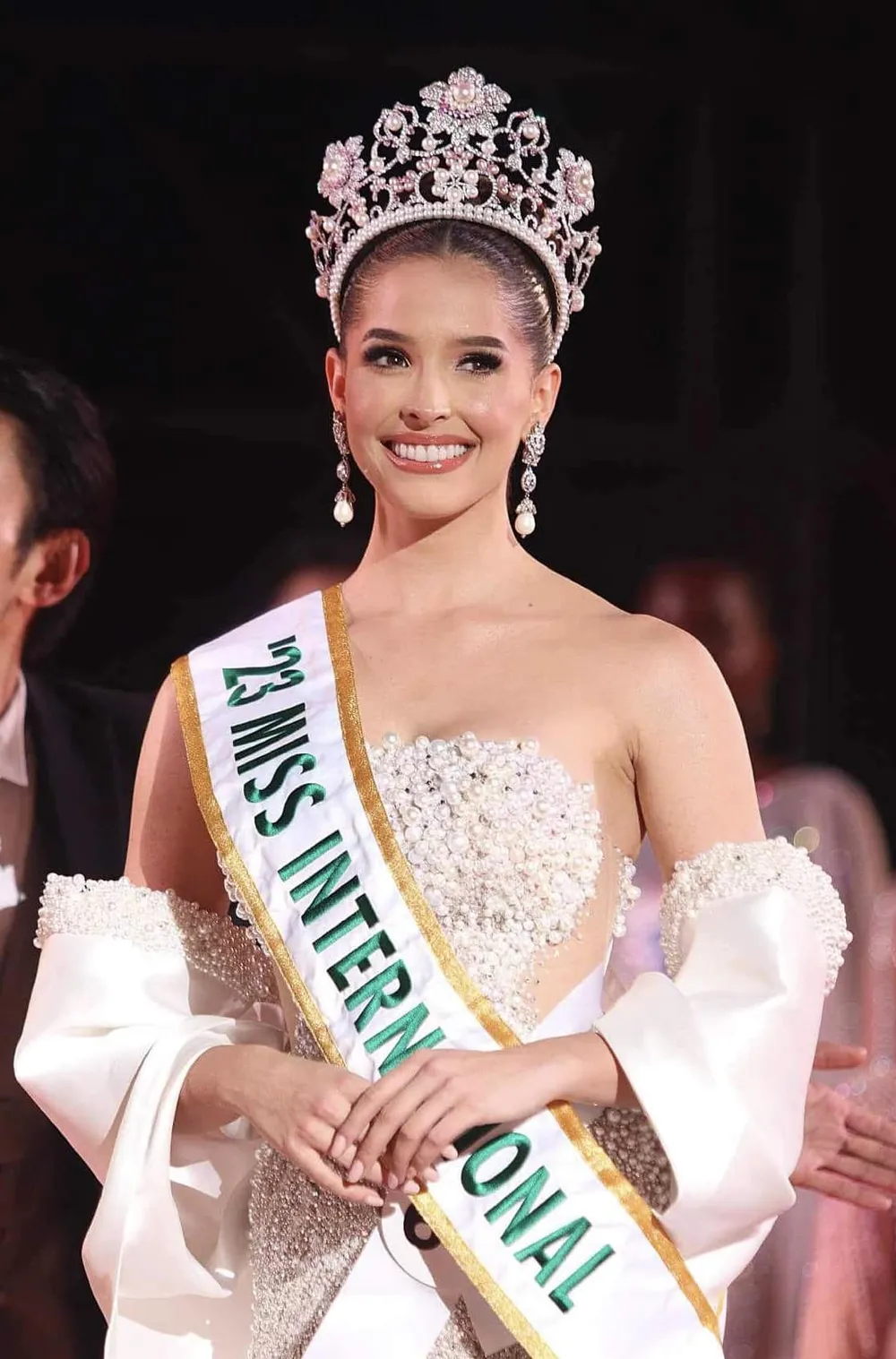 Andrea Rubio là đại diện thứ 9 của Venezuela đăng quang Miss International. Ảnh: Miss International miss-international3.jpg