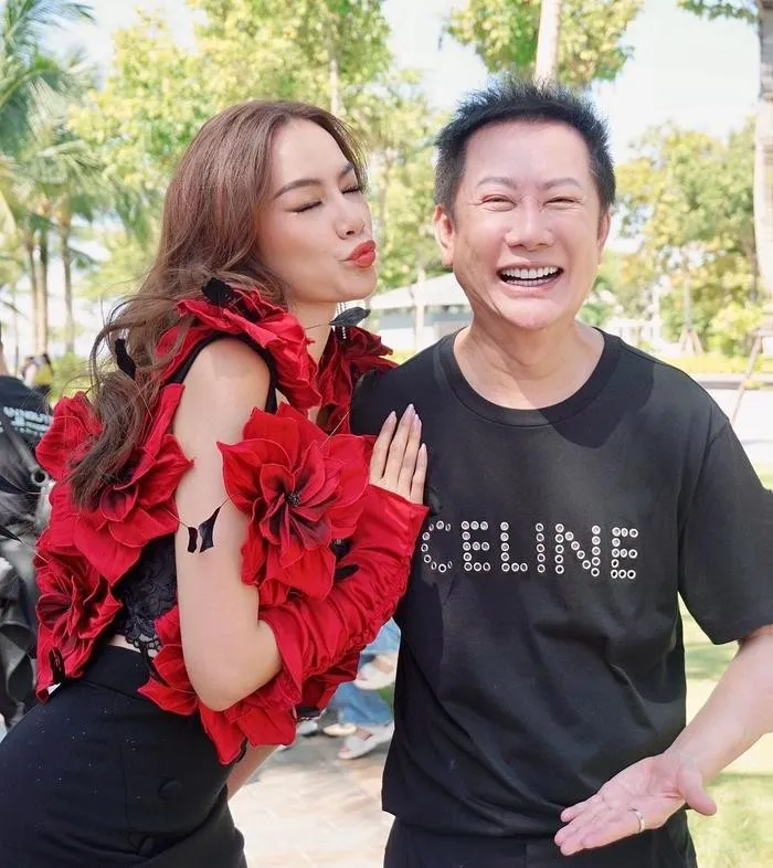 Ông Nawat, chủ tịch Miss Grand International cùng đại diện Việt Nam Lê Hoàng Phương le-hoang-phuong9.jpg
