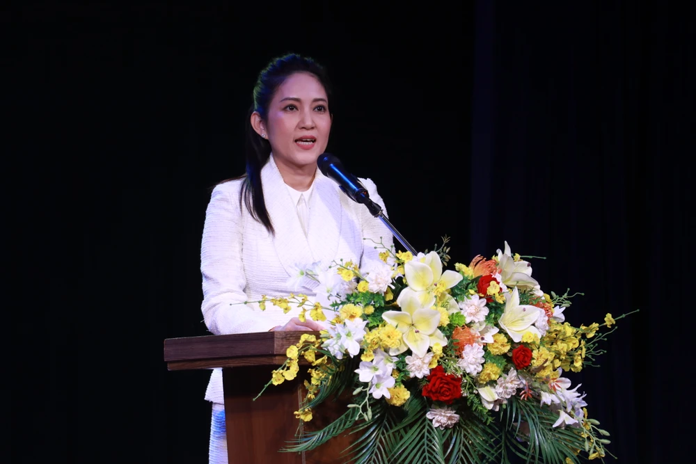 NSƯT Thanh Thúy phát biểu nsut-thanh-thuy1.JPG