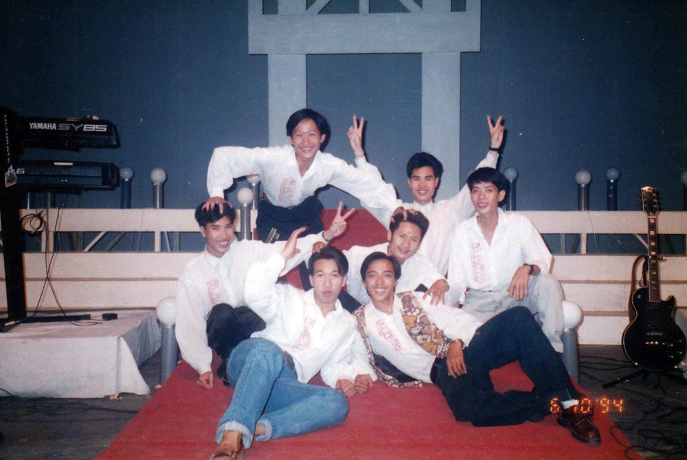 Nhạc sĩ Xuân Phương và ban nhạc Chìa Khoá Vàng lúc trẻ. Ảnh: FB Bằng Kiều nhac-si-xuan-phuong2.jpg